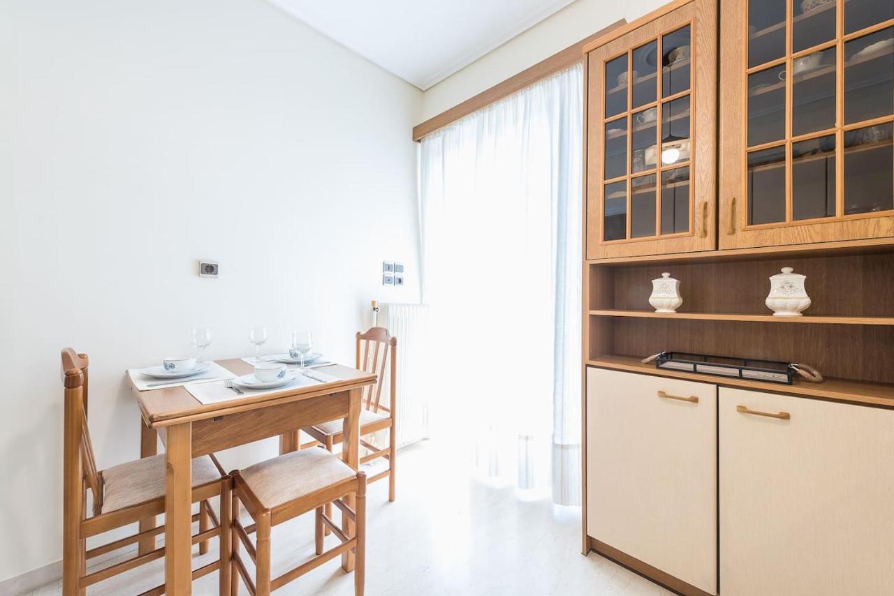 Seaside Central Apartment Atene Esterno foto